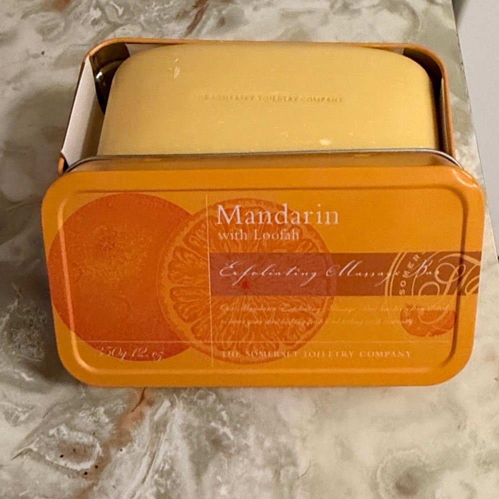 Mandarin with Loofah Exfoliating Soap solid in a tin
